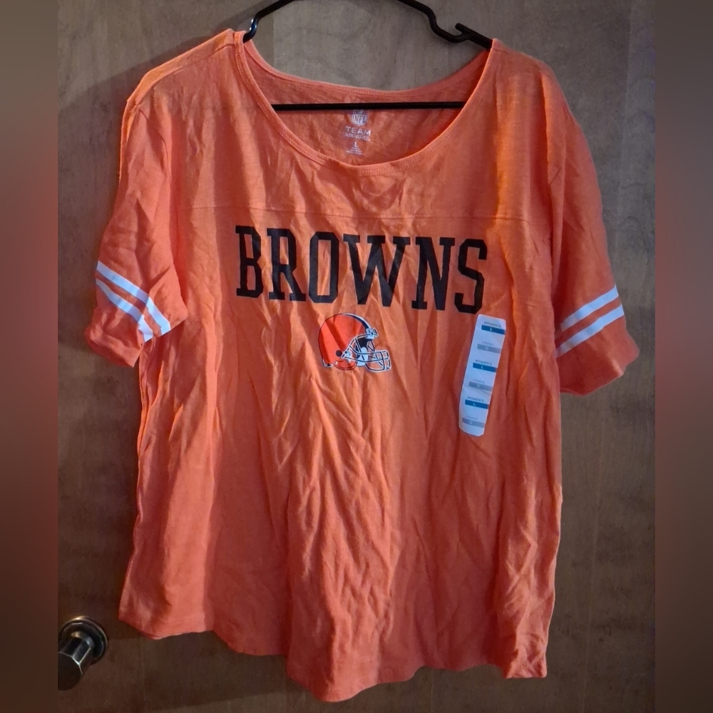 NWT Women's Cleveland Browns Scoop Neck T-shirt